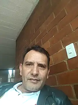 Snapshot of RogueTraveler chatting on 2, 3, 2025 RogueTraveler online show from 2, 3, 2025