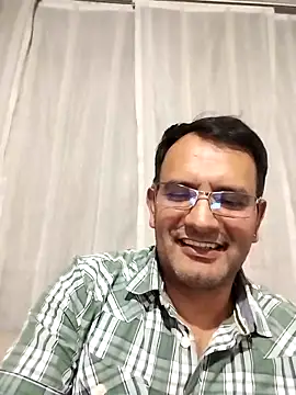 Snapshot of RogueTraveler chatting on 4, 3, 2025 RogueTraveler online show from 4, 3, 2025