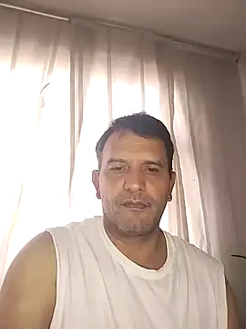 Snapshot of RogueTraveler chatting on 4, 3, 2025 RogueTraveler online show from 4, 3, 2025