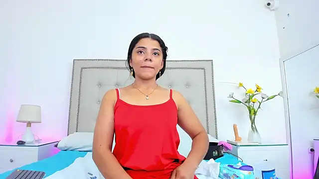Snapshot of JulieeHabubu chatting on 4, 4, 2026 JulieeHabubu online show from 4, 4, 2026