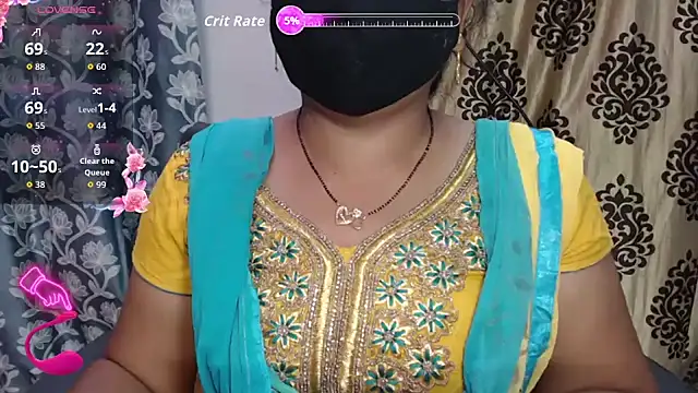 Snapshot of Queen_sakshi chatting on 9, 10, 2025 Queen sakshi online show from 9, 10, 2025