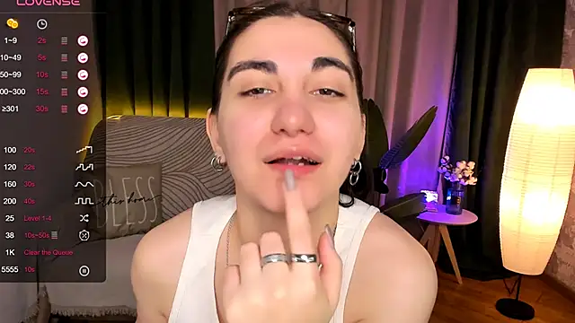 Snapshot of hannacheekss_ chatting on 4, 12, 2024 hannacheekss  online show from 4, 12, 2024
