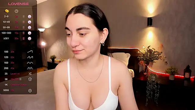 Snapshot of hannacheekss_ chatting on 6, 12, 2024 hannacheekss  online show from 6, 12, 2024