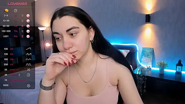 Snapshot of hannacheekss_ chatting on 10, 1, 2025 hannacheekss  online show from 10, 1, 2025