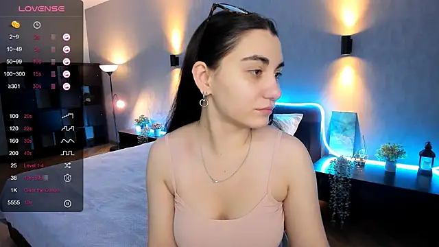 Snapshot of hannacheekss_ chatting on 14, 1, 2025 hannacheekss  online show from 14, 1, 2025