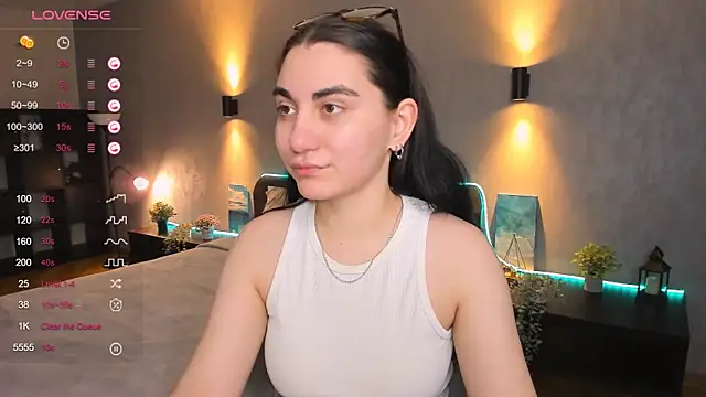 Snapshot of hannacheekss_ chatting on 20, 1, 2025 hannacheekss  online show from 20, 1, 2025