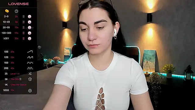Snapshot of hannacheekss_ chatting on 6, 2, 2025 hannacheekss  online show from 6, 2, 2025