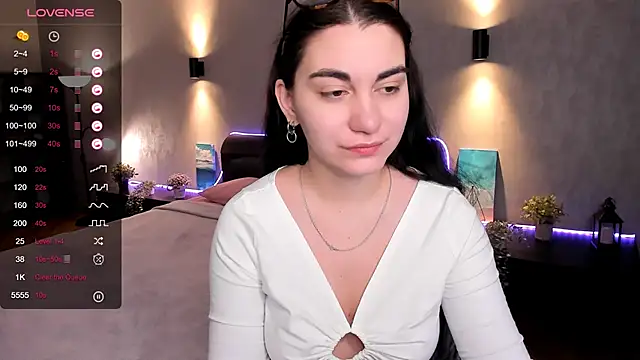 Snapshot of hannacheekss_ chatting on 12, 2, 2025 hannacheekss  online show from 12, 2, 2025
