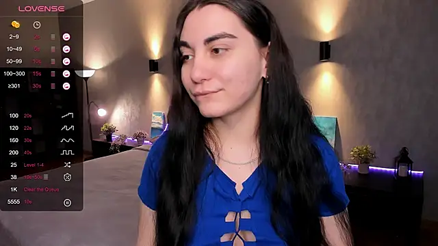 Snapshot of hannacheekss_ chatting on 4, 3, 2025 hannacheekss  online show from 4, 3, 2025