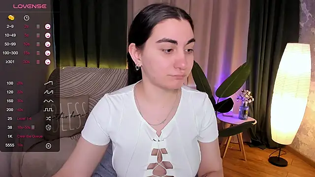 Snapshot of hannacheekss_ chatting on 5, 3, 2025 hannacheekss  online show from 5, 3, 2025