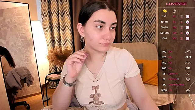 Snapshot of hannacheekss_ chatting on 11, 3, 2025 hannacheekss  online show from 11, 3, 2025