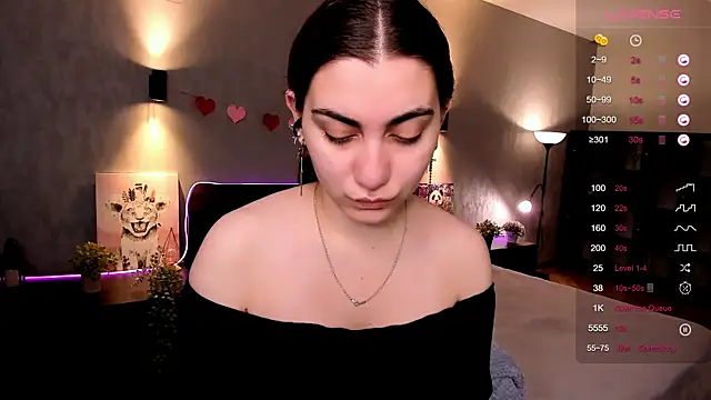 Snapshot of hannacheekss_ chatting on 12, 9, 2025 hannacheekss  online show from 12, 9, 2025