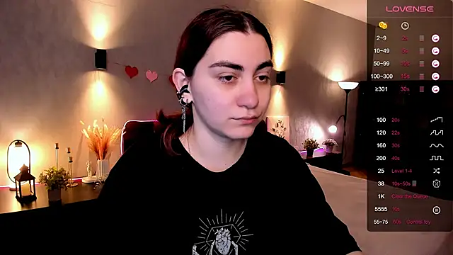 Snapshot of hannacheekss_ chatting on 2, 10, 2025 hannacheekss  online show from 2, 10, 2025