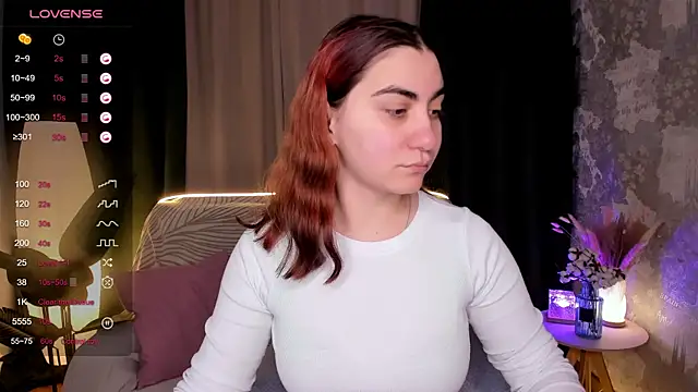 Snapshot of hannacheekss_ chatting on 14, 10, 2025 hannacheekss  online show from 14, 10, 2025