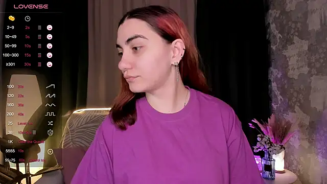 Snapshot of hannacheekss_ chatting on 15, 10, 2025 hannacheekss  online show from 15, 10, 2025