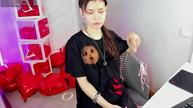 Emily Strikeee online show from 16, 2, 2025