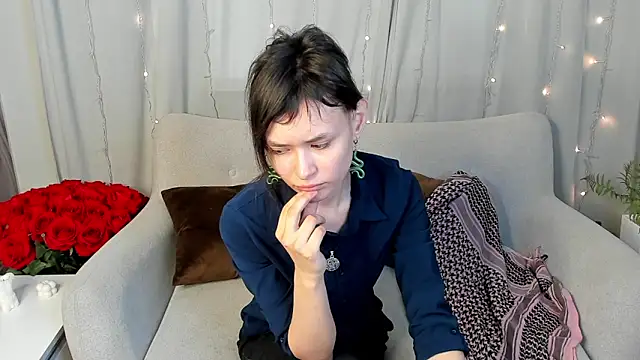 Emily Strikeee online show from 6, 3, 2025