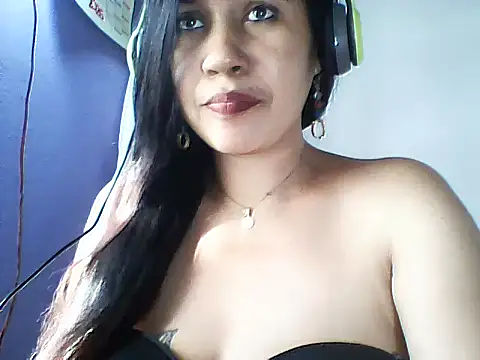 layanah12 online show from 10, 4, 2026