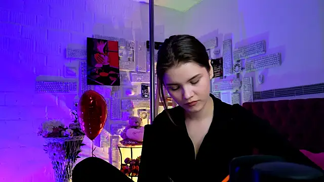Snapshot of EvaThopson chatting on 13, 2, 2025 EvaThopson online show from 13, 2, 2025