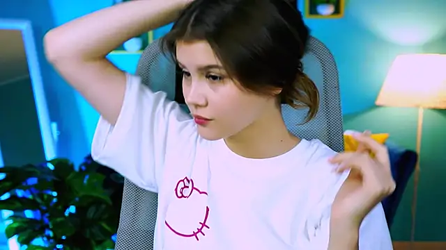 EvaThopson online show from 14, 10, 2025