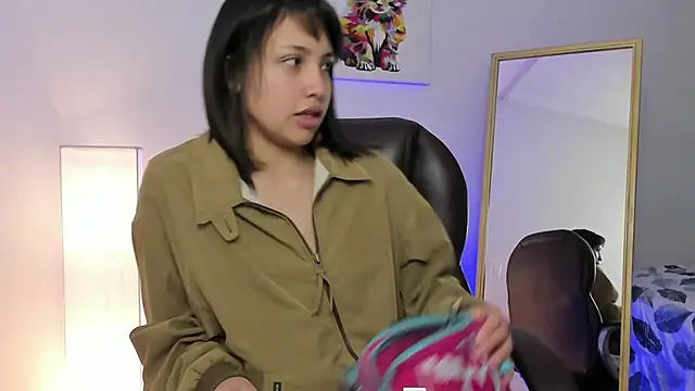 Snapshot of Escarlett_Wii chatting on 3, 10, 2025 Escarlett Wii online show from 3, 10, 2025