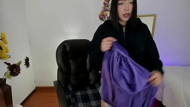 Snapshot of Escarlett_Wii chatting on 18, 12, 2025 Escarlett Wii online show from 18, 12, 2025