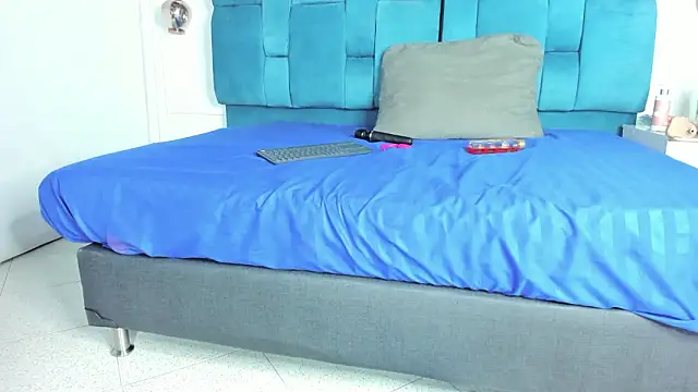 mia  fernandez online show from 28, 2, 2026