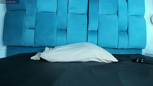 mia  fernandez online show from 16, 3, 2026