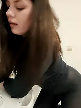 Snapshot of leeya_lee chatting on 22, 3, 2025 leeya lee online show from 22, 3, 2025