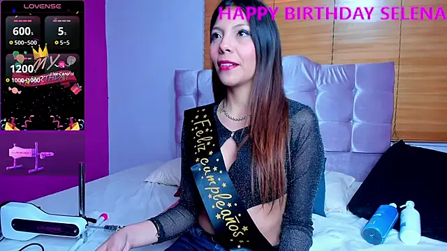 Selenakyle92  online show from 1, 2, 2025