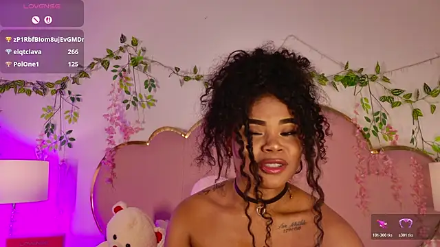 NahiaraReina online show from 11, 5, 2026