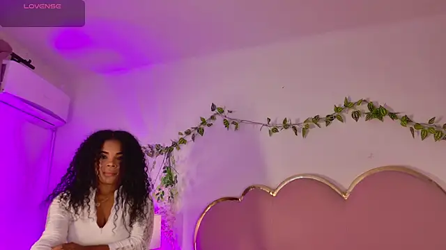 NahiaraReina online show from 7, 6, 2026