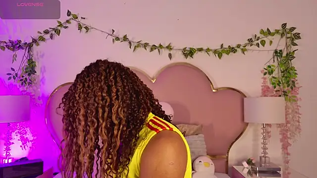NahiaraReina online show from 27, 6, 2026