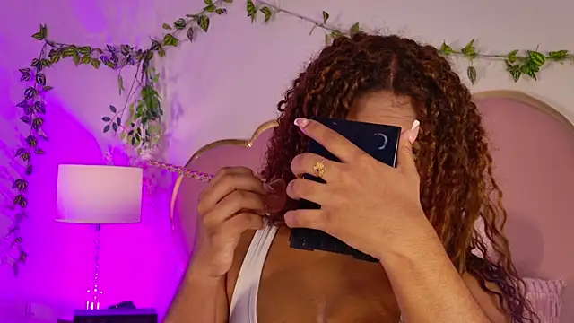 NahiaraReina online show from 28, 6, 2026