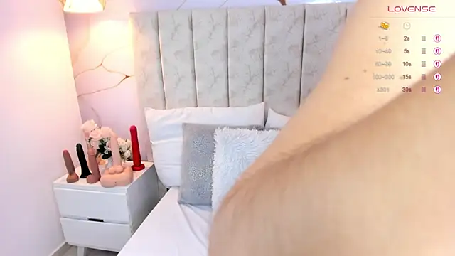 LauraSmith-01 online show from 20, 12, 2025