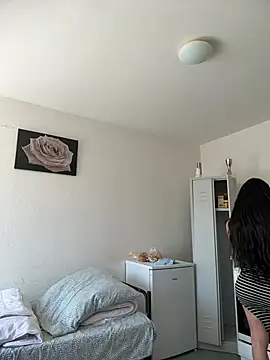 charris stefannia online show from 28, 4, 2026