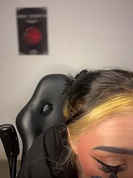 AnnikaMerliahh  online show from 31, 10, 2025