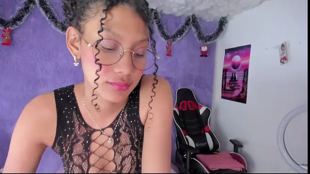 Snapshot of allis0n_ik chatting on 29, 12, 2024 allis0n ik online show from 29, 12, 2024