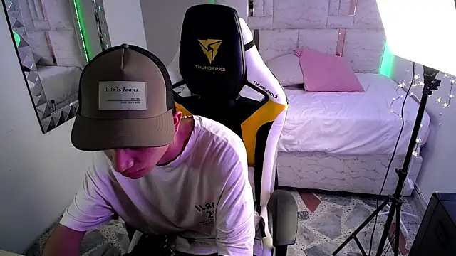 Brayan lopezz online show from 7, 1, 2025