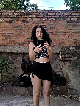 sweet outdoor charm online show from 15, 10, 2025