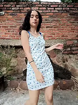 Snapshot of sweet_outdoor_charm chatting on 4, 3, 2026 sweet outdoor charm online show from 4, 3, 2026