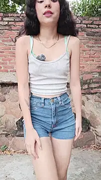 Snapshot of sweet_outdoor_charm chatting on 8, 4, 2026 sweet outdoor charm online show from 8, 4, 2026