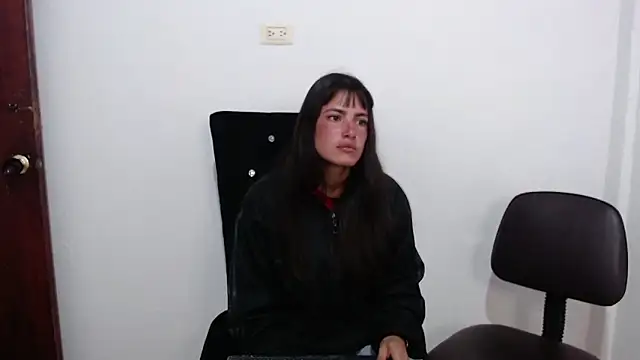 Snapshot of skinny_sweet2411 chatting on 1, 2, 2026 skinny sweet2411 online show from 1, 2, 2026