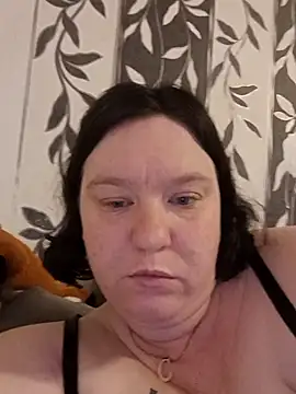 Snapshot of CurvyMilf1992 chatting on 20, 10, 2025 CurvyMilf1992 online show from 20, 10, 2025