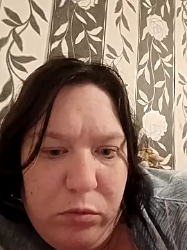 Snapshot of CurvyMilf1992 chatting on 22, 10, 2025 CurvyMilf1992 online show from 22, 10, 2025