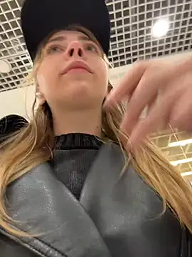 Snapshot of Sunny___Bunny chatting on 26, 9, 2025 Sunny Bunny online show from 26, 9, 2025