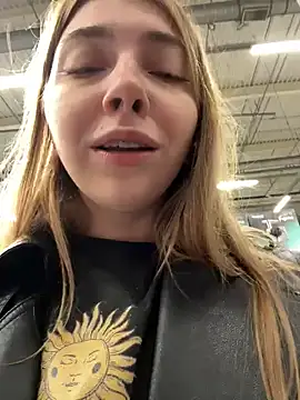 Snapshot of Sunny___Bunny chatting on 21, 10, 2025 Sunny Bunny online show from 21, 10, 2025