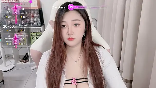 Snapshot of Stars_Elyn chatting on 13, 10, 2025 Stars Elyn online show from 13, 10, 2025