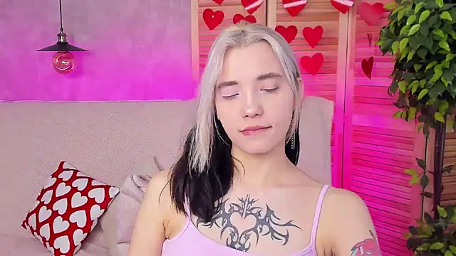 as1an girlfriend online show from 19, 2, 2025