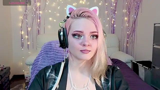 One Moment  online show from 17, 12, 2024